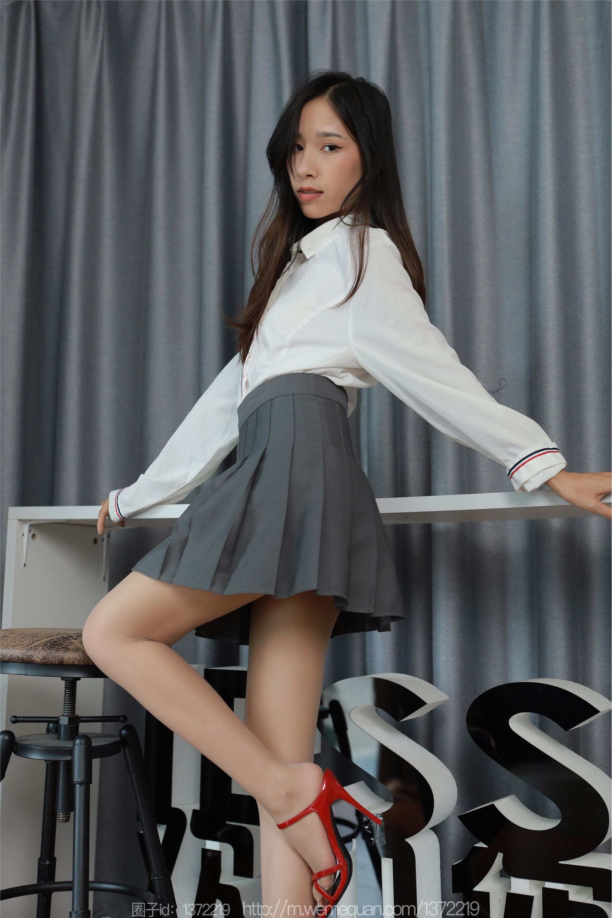 IESS异思趣向  2023.08.29 丝享家 1519 美子《俏皮百褶裙》